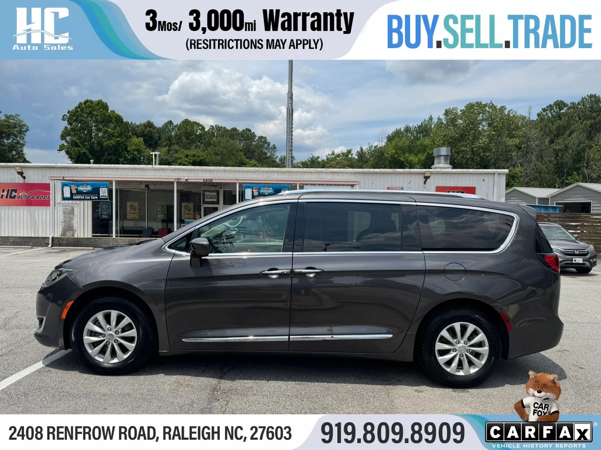 Used 2019 Chrysler Pacifica Touring-L FWD image 2