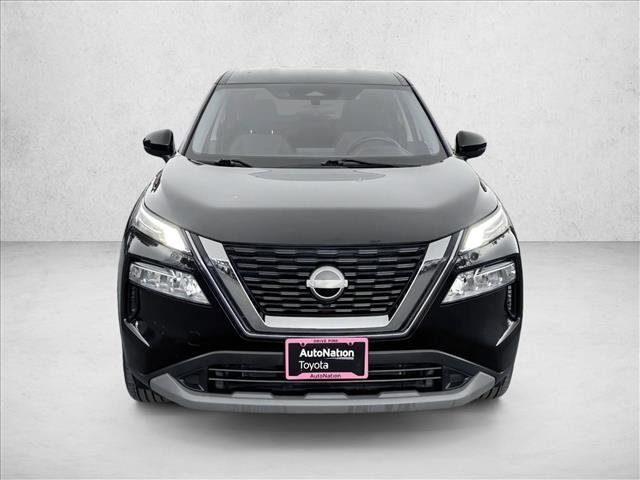 Used 2022 Nissan Rogue SV image 2