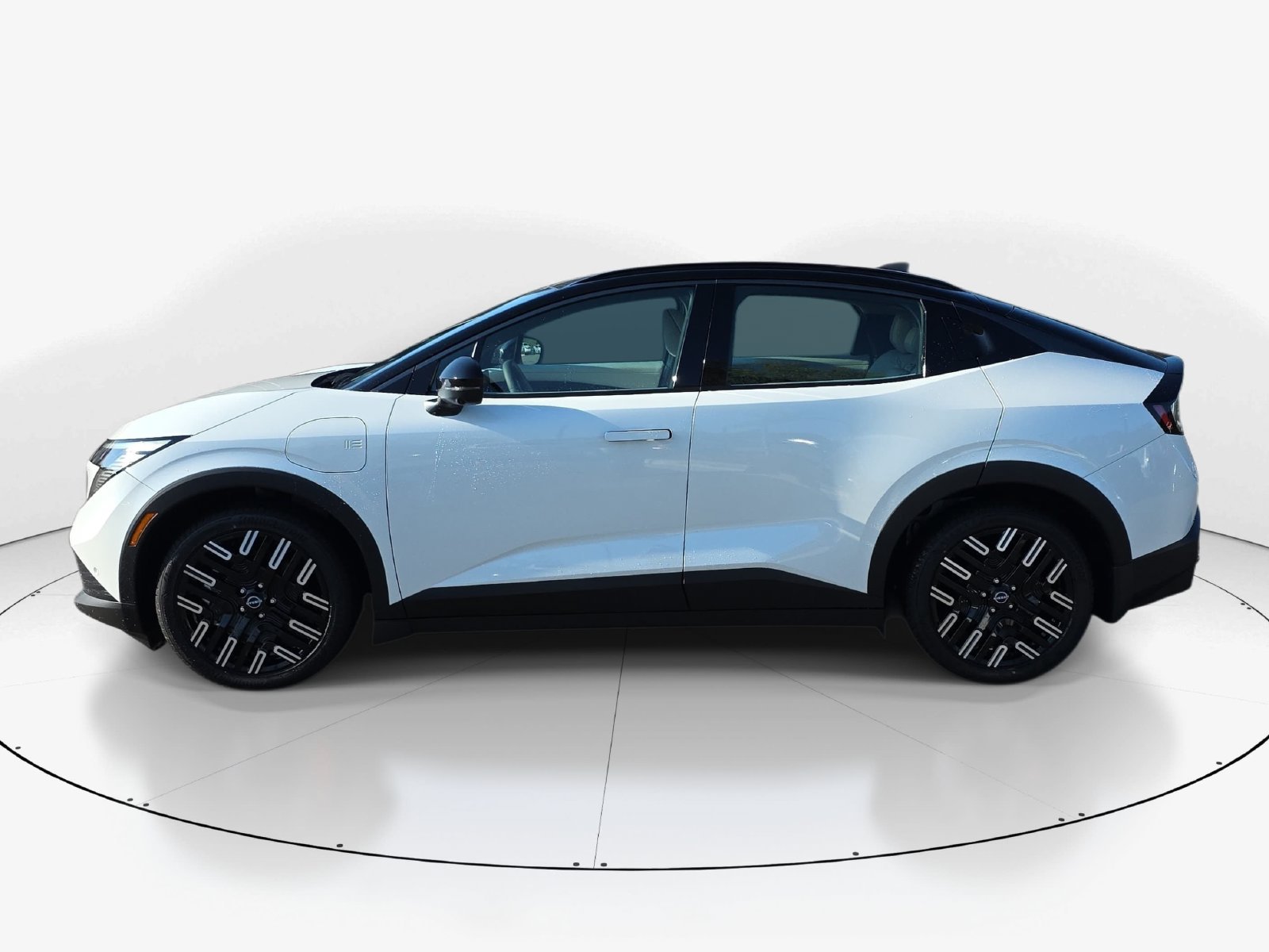 New 2026 Nissan Leaf Platinum+ w/ Illuminated Package FWD image 9