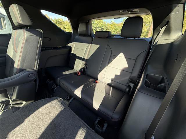New 2026 Chevrolet Traverse RS w/ LPO, Floor Liner Package image 28