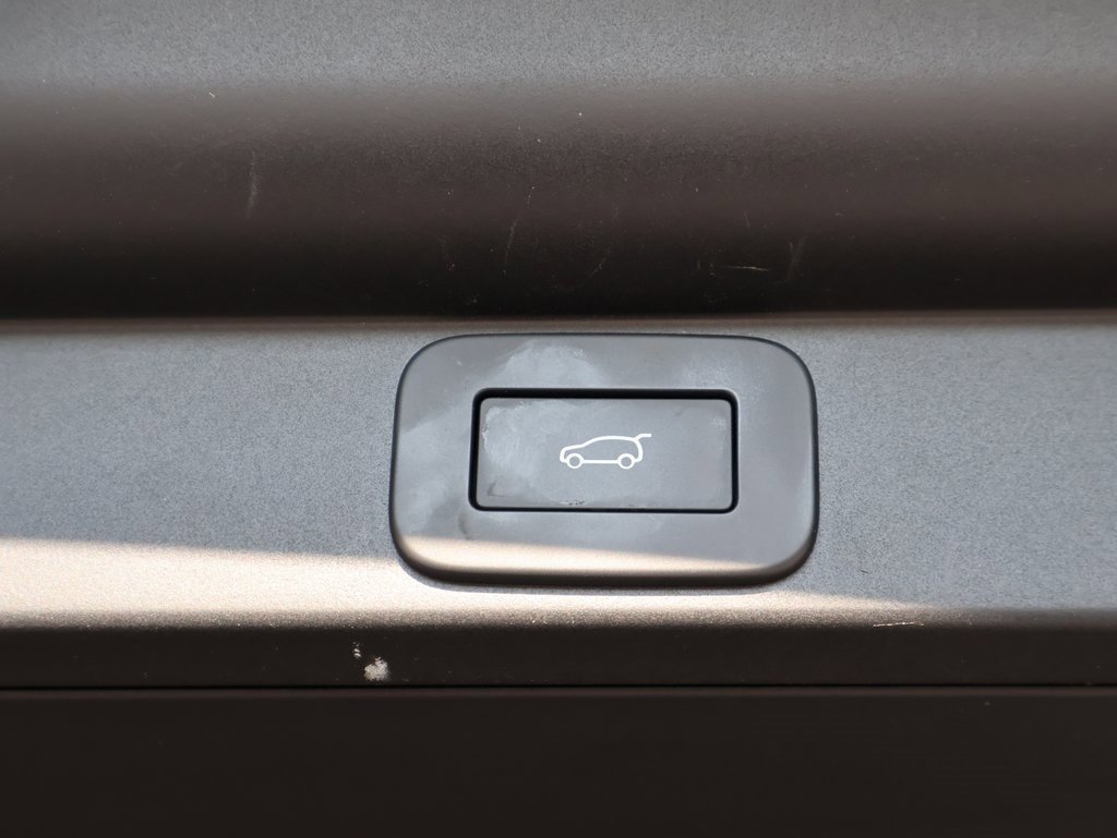 Used 2024 Land Rover Range Rover Long Wheelbase SE image 16