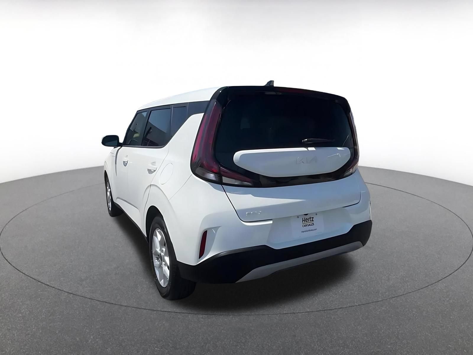 Used 2025 Kia Soul LX w/ LX Technology Package FWD image 11