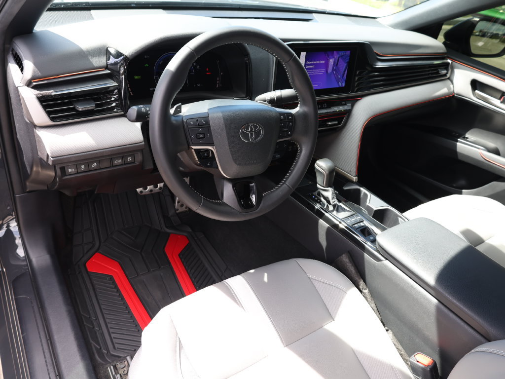 Used 2025 Toyota Camry SE w/ Convenience Package FWD image 12