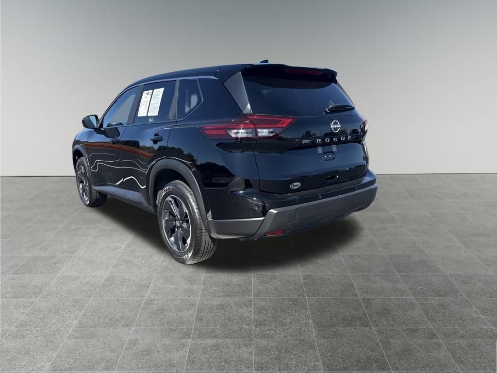 Used 2025 Nissan Rogue SV image 3