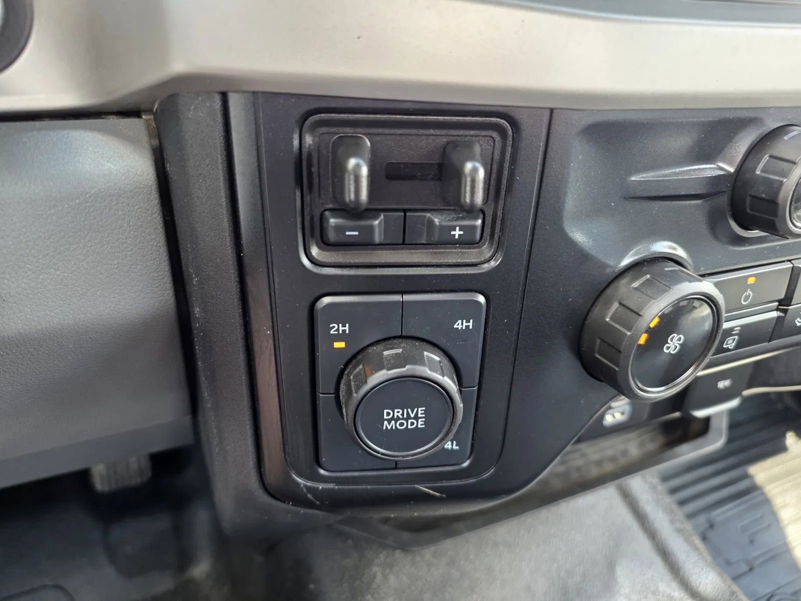 Used 2025 Ford F350 XL w/ FX4 Off-Road Package AWD/4WD image 13