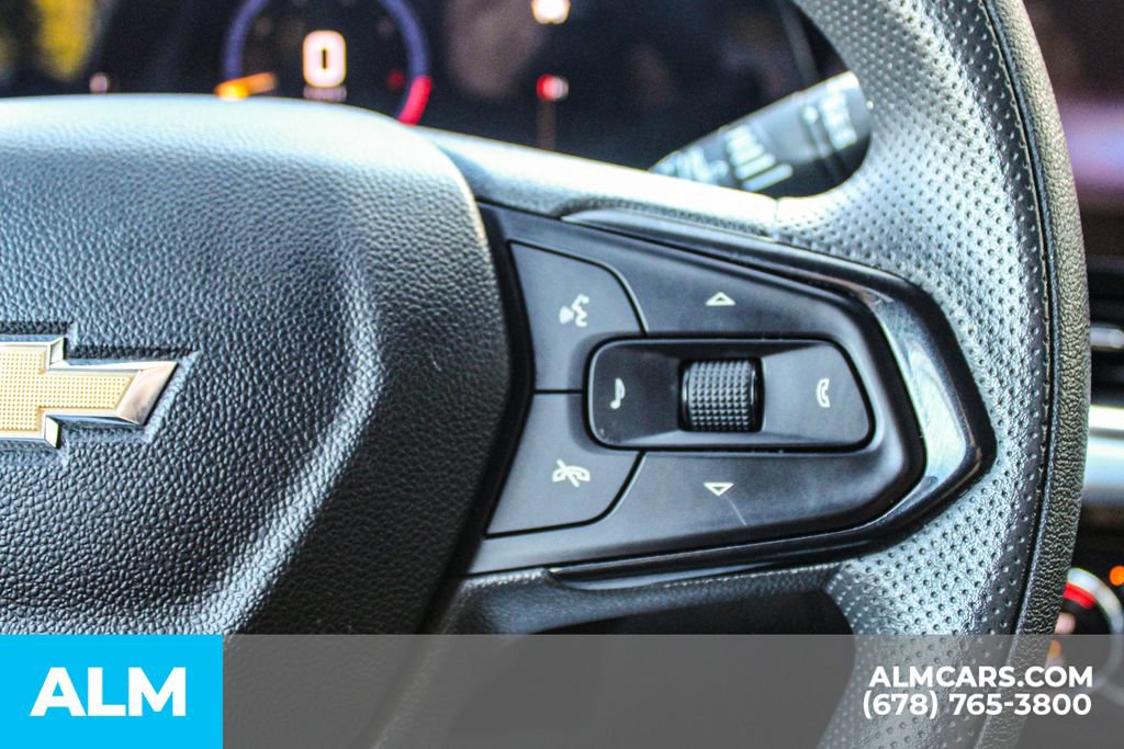 Used 2025 Chevrolet Trax LT FWD image 27