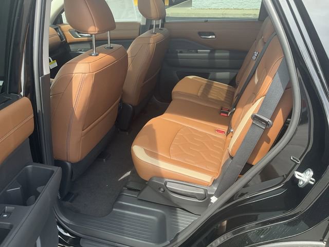New 2026 Nissan Pathfinder Platinum w/ Cargo Package AWD/4WD image 12