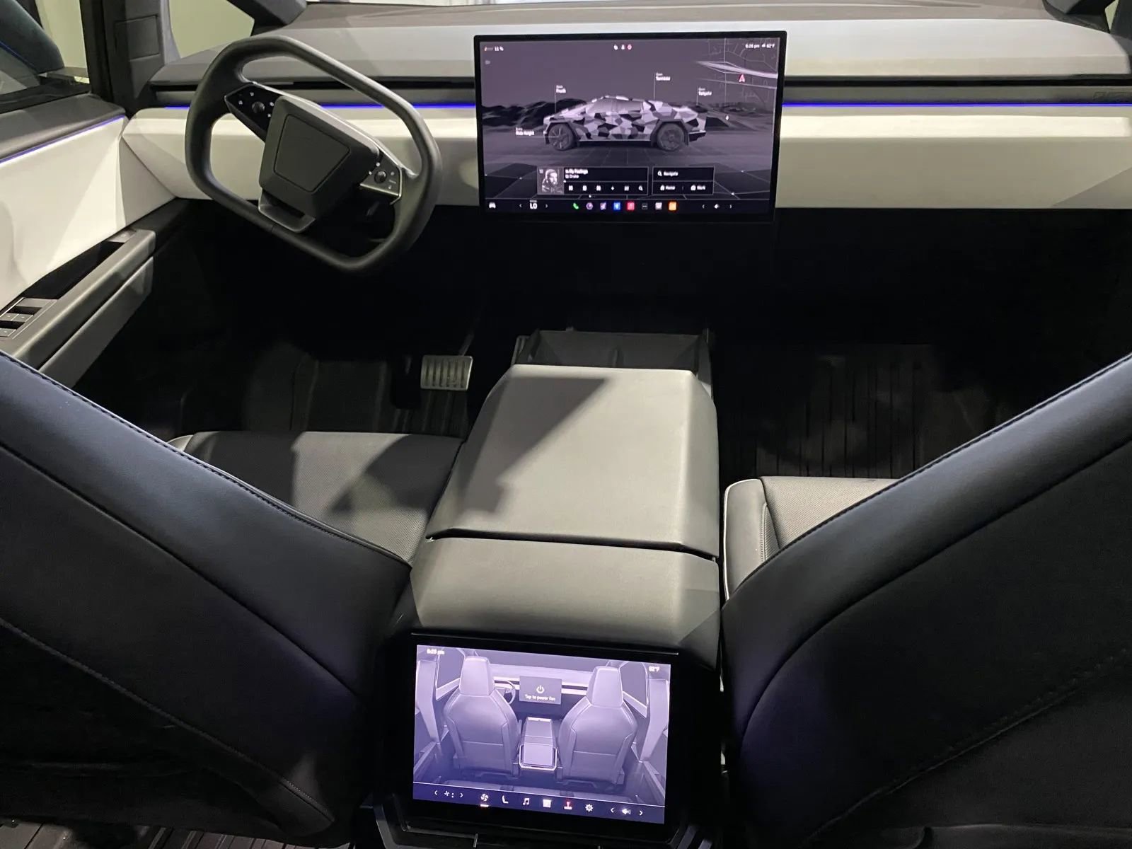 Used 2024 Tesla Cybertruck AWD Crew Cab image 4
