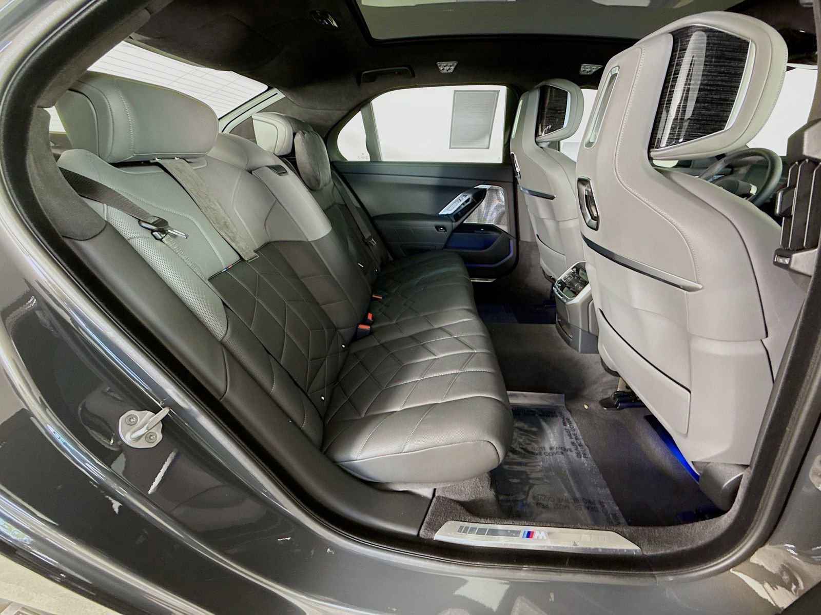 Used 2025 BMW 760i xDrive image 29