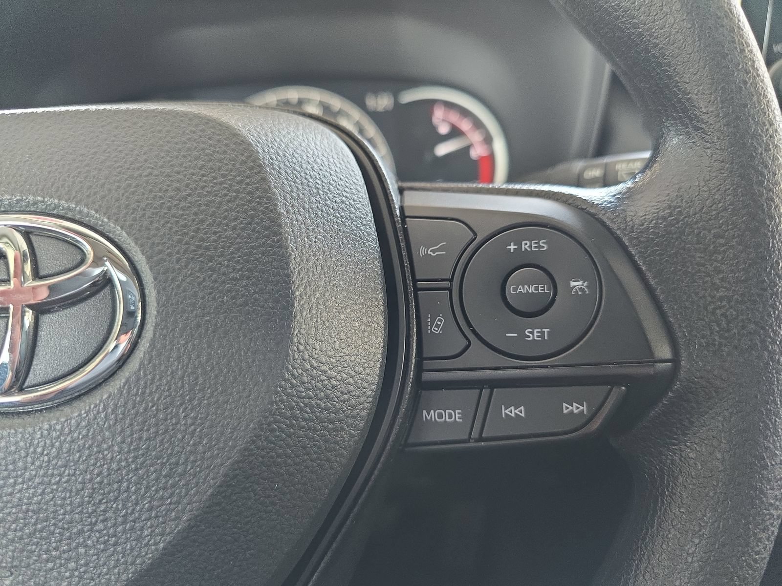 Used 2025 Toyota RAV4 XLE AWD/4WD image 20