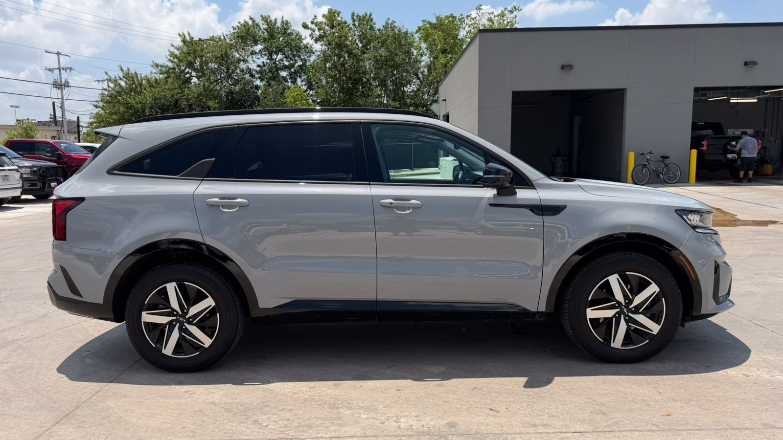 Used 2023 Kia Sorento EX w/ Panoramic Sunroof Package FWD image 5
