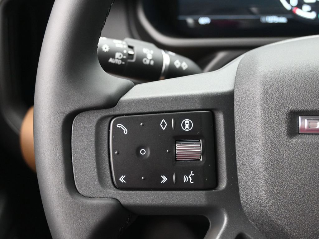 Used 2026 Land Rover Defender 110 X-Dynamic SE image 15