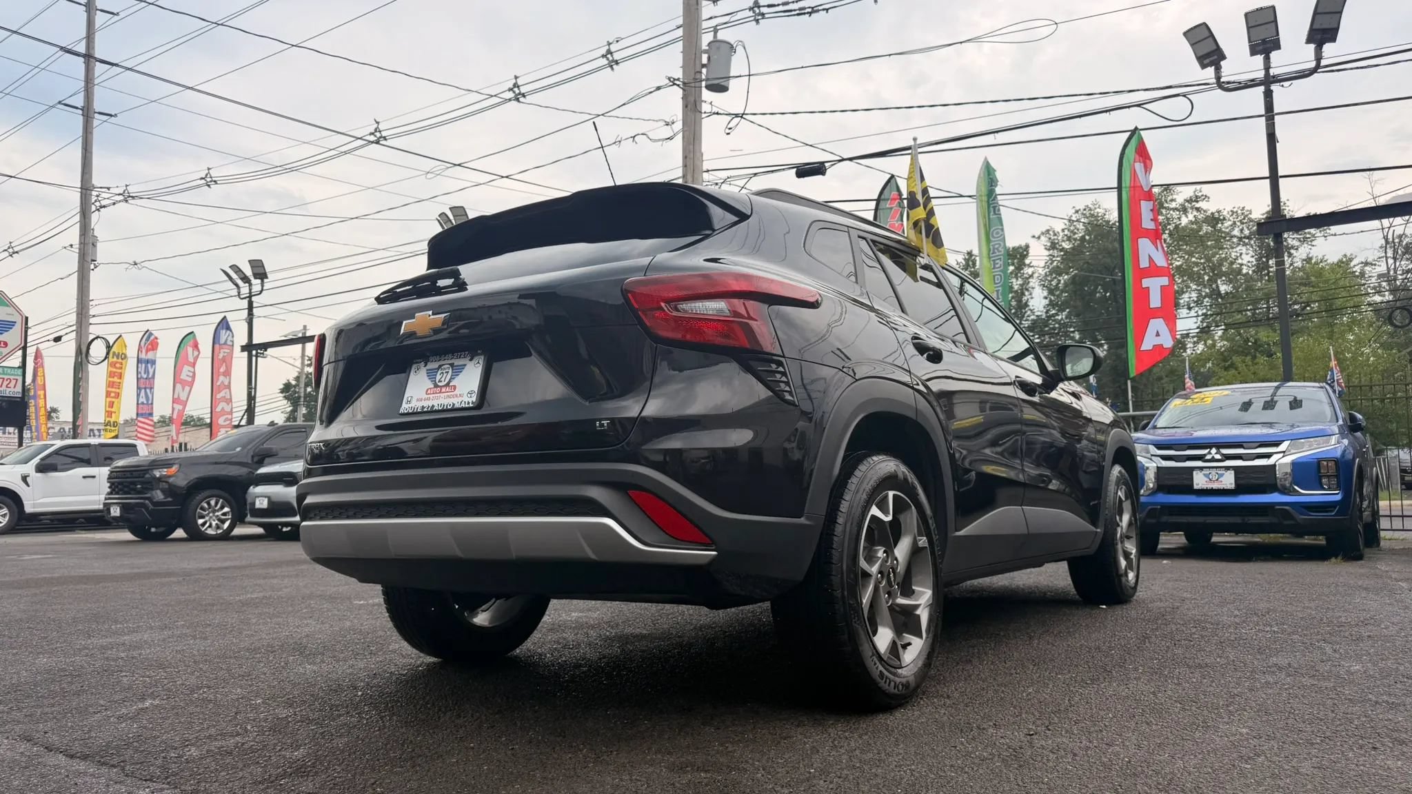 Used 2025 Chevrolet Trax LT FWD image 9