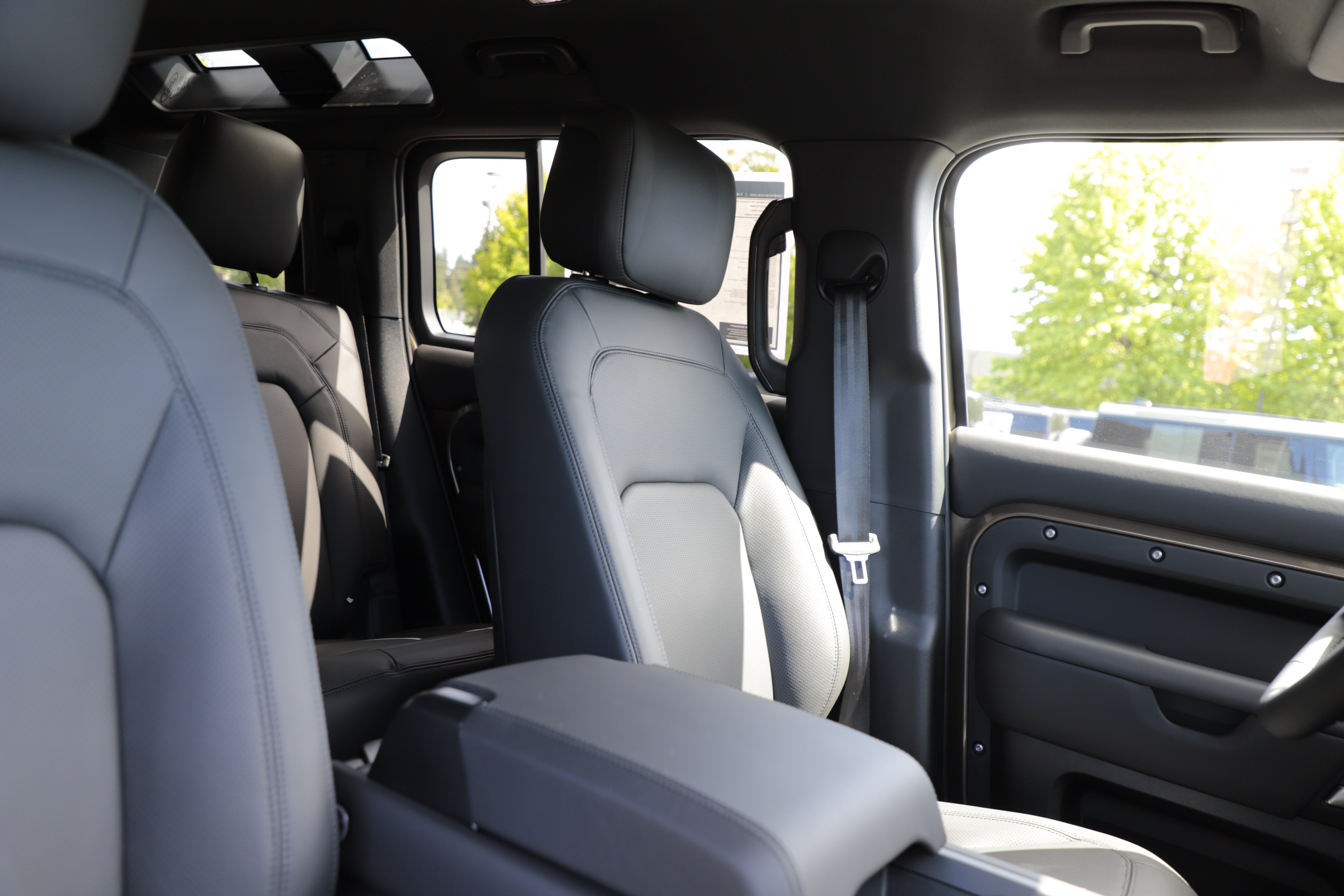 New 2026 Land Rover Defender 110 X-Dynamic SE AWD/4WD image 14