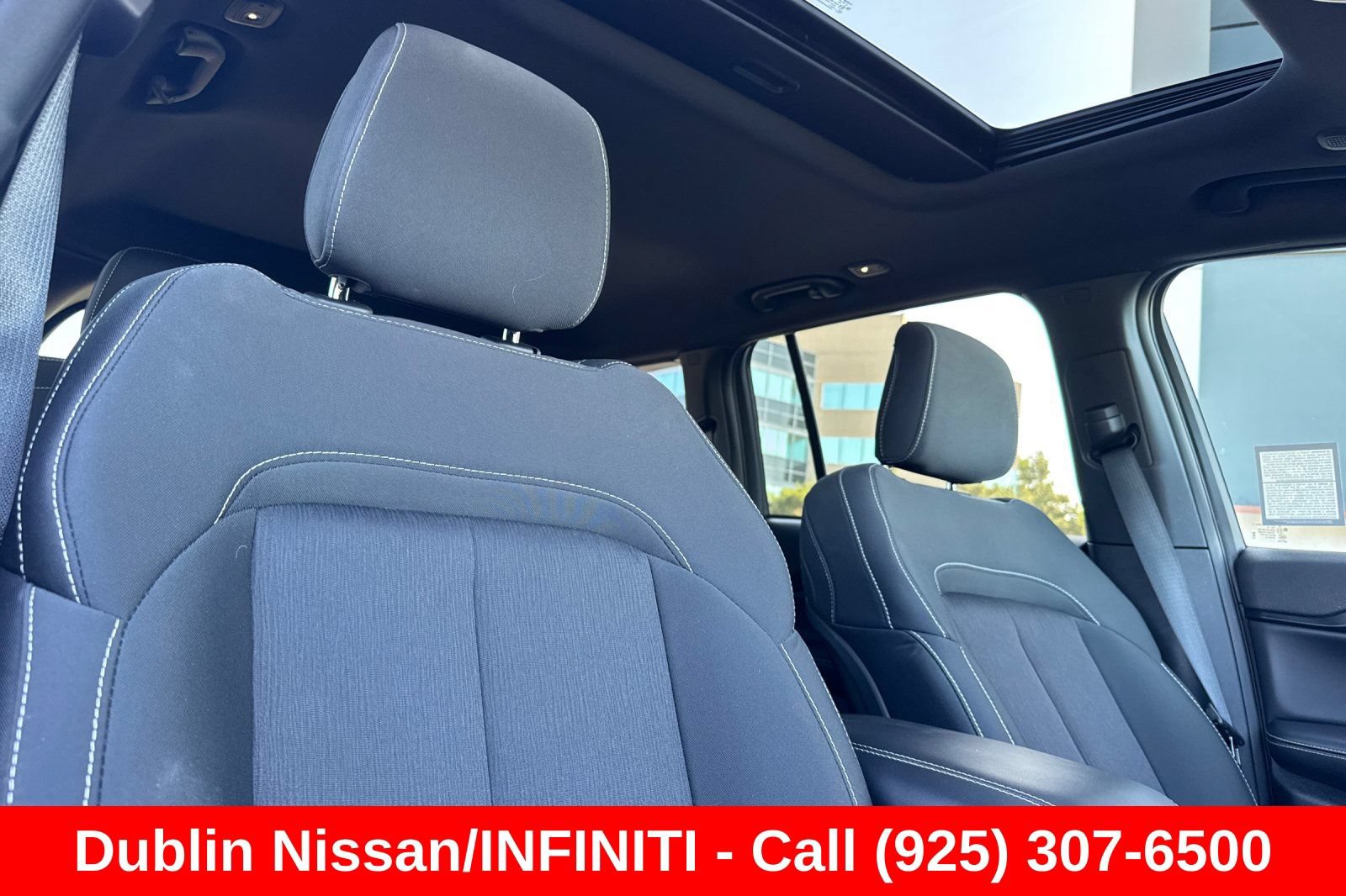 Used 2025 Jeep Grand Cherokee Laredo X w/ Luxury Tech Group I RWD image 21