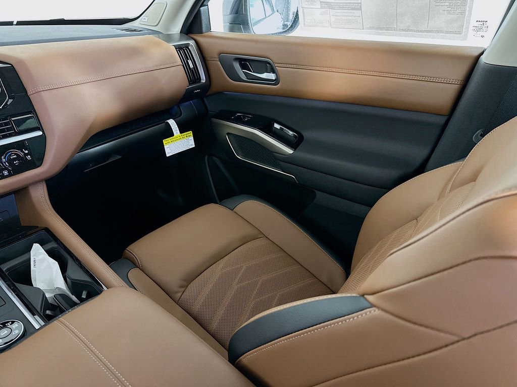 New 2025 Nissan Pathfinder Platinum image 32