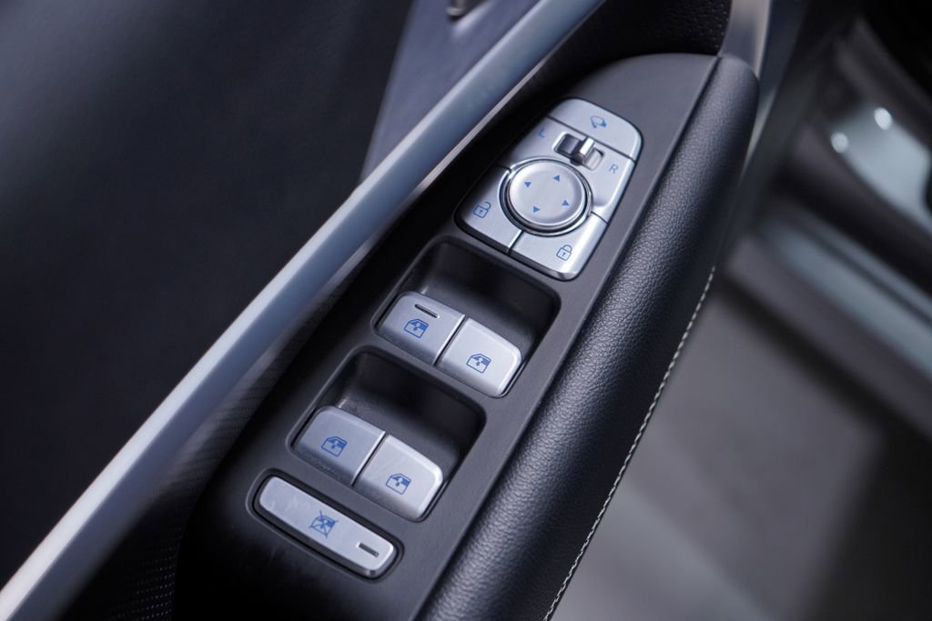 Used 2021 Genesis G70 3.3T image 17