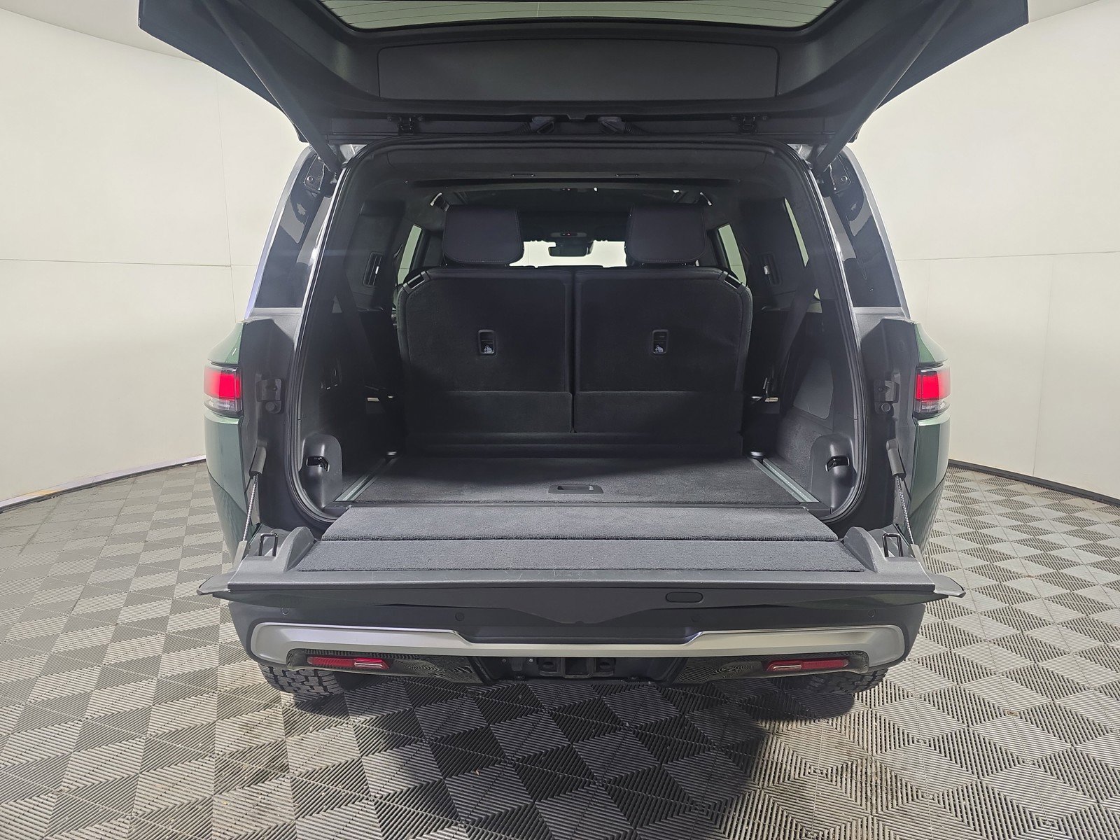 Used 2022 Rivian R1S Launch Edition image 15