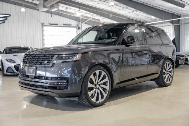 Used 2025 Land Rover Range Rover Autobiography image 2