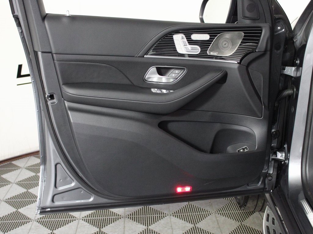 Certified 2025 Mercedes-Benz GLS 580 4MATIC image 11