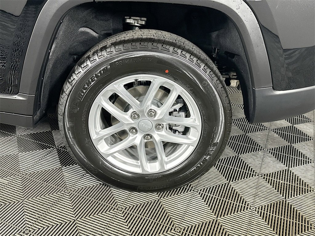 New 2025 Jeep Grand Cherokee Laredo X w/ Luxury Tech Group I image 17