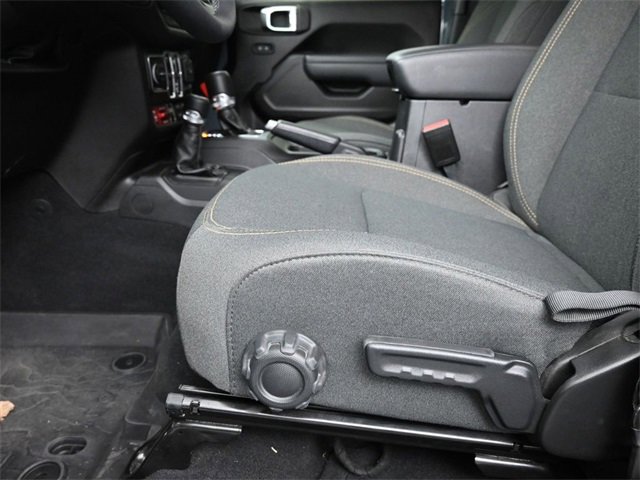 Used 2025 Jeep Wrangler Willys image 21