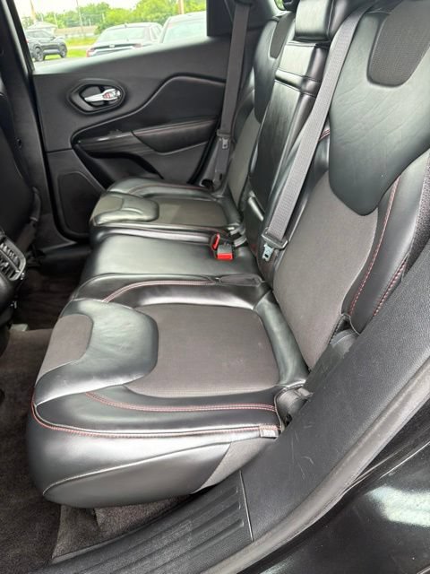 Used 2016 Jeep Cherokee Trailhawk AWD/4WD image 9