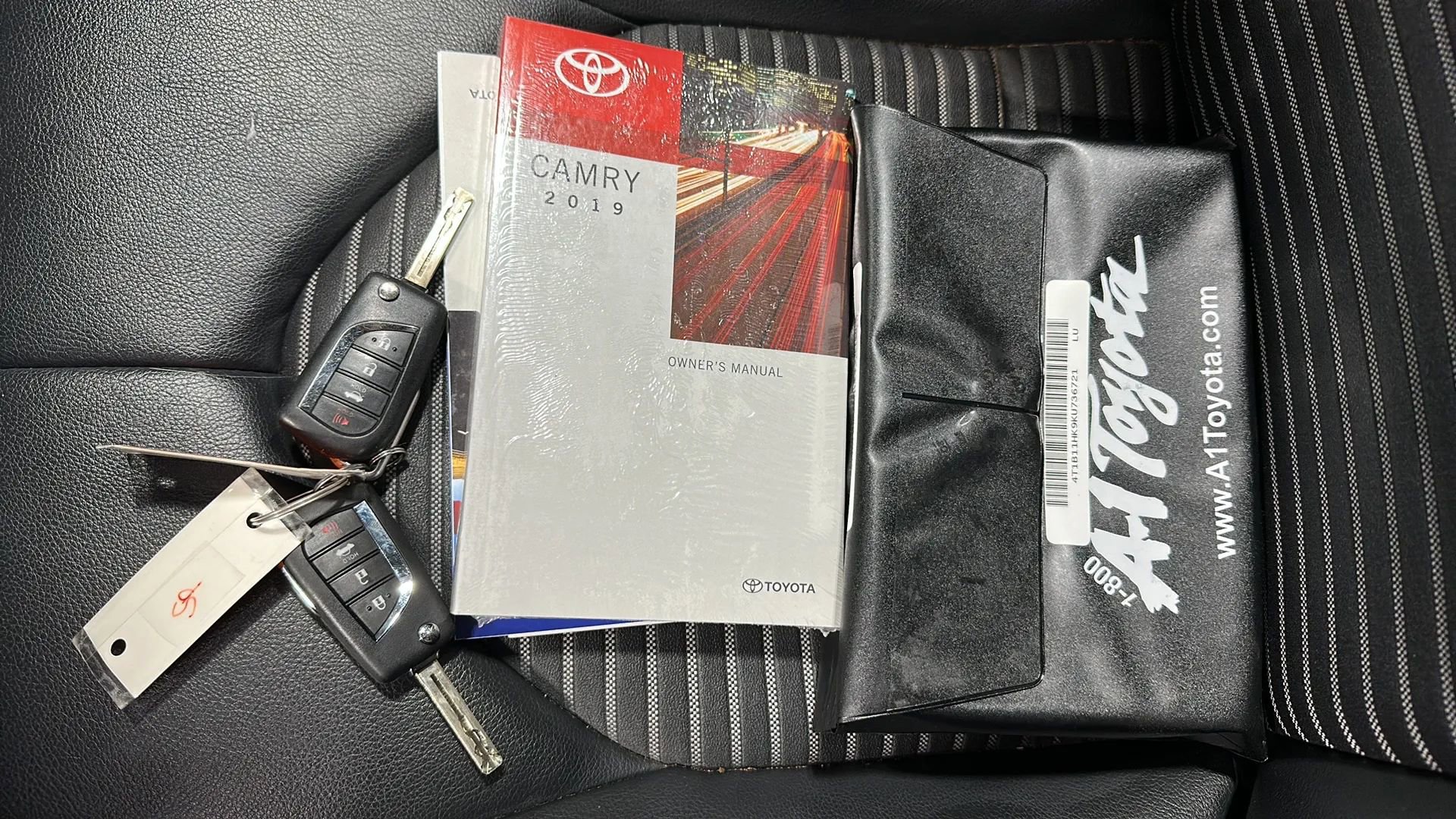 Used 2019 Toyota Camry SE w/ Carpet Mat Package FWD image 28