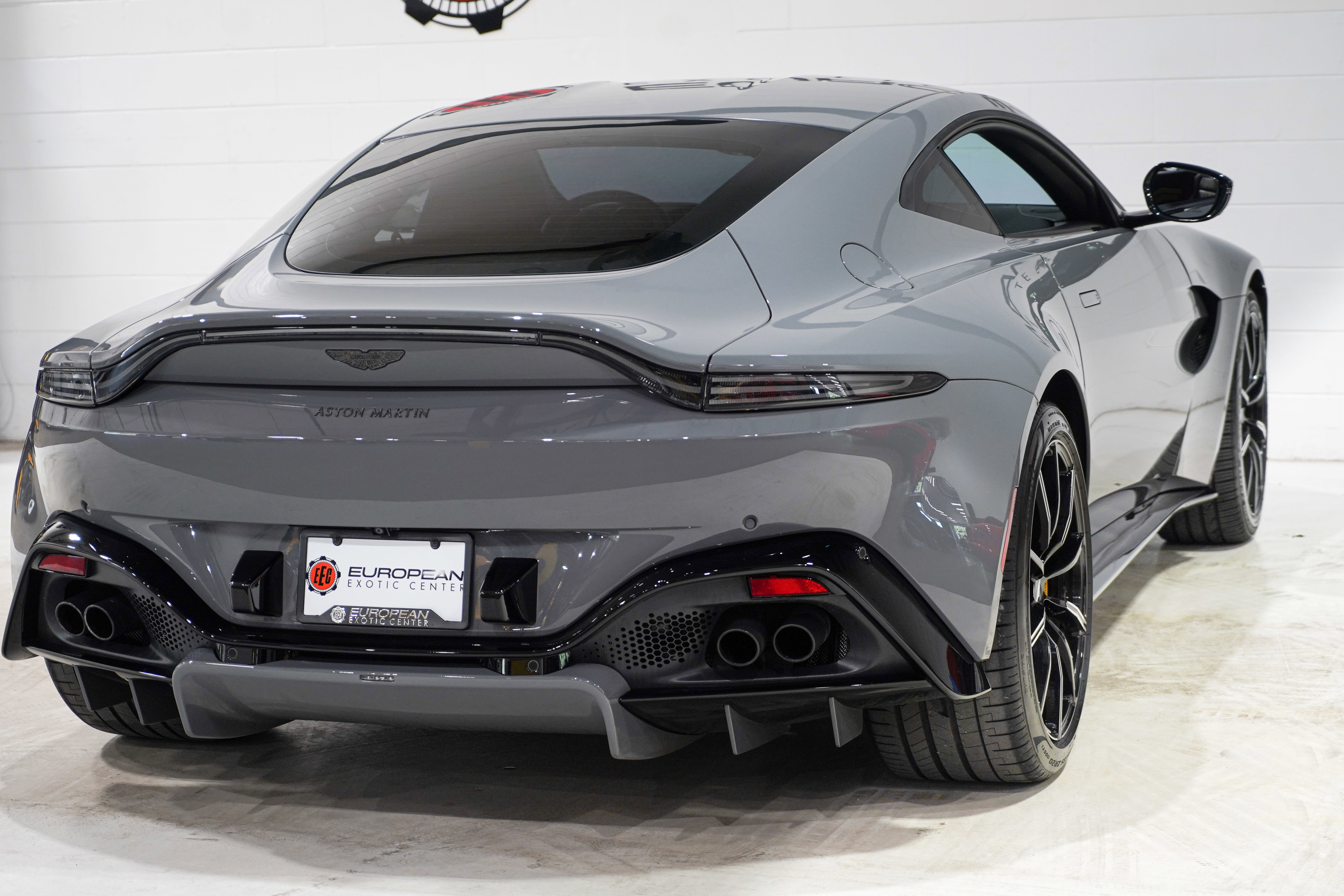 Used 2020 Aston Martin V8 Vantage Coupe RWD image 36
