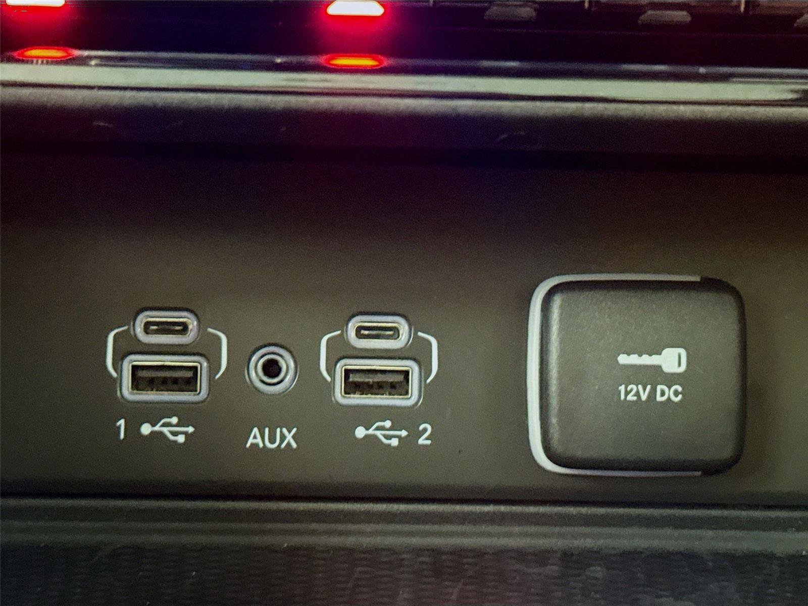 Used 2022 Jeep Grand Cherokee Summit w/ Luxury Tech Group V image 17