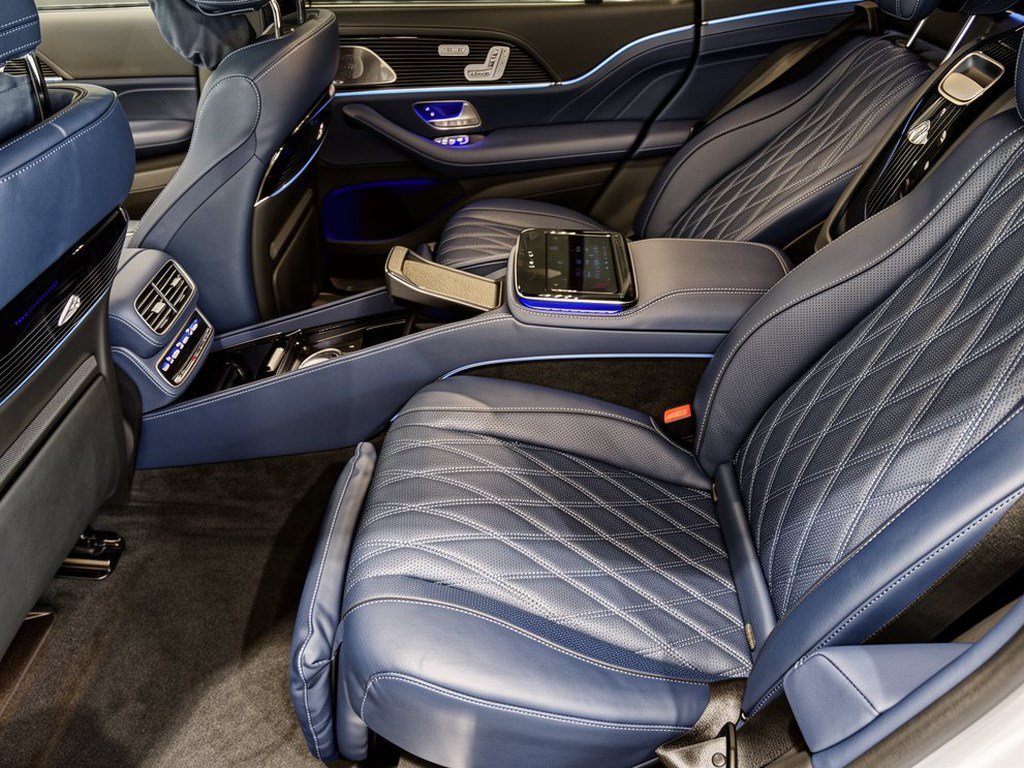 Certified 2025 Mercedes-Benz Maybach GLS 600 4MATIC image 25