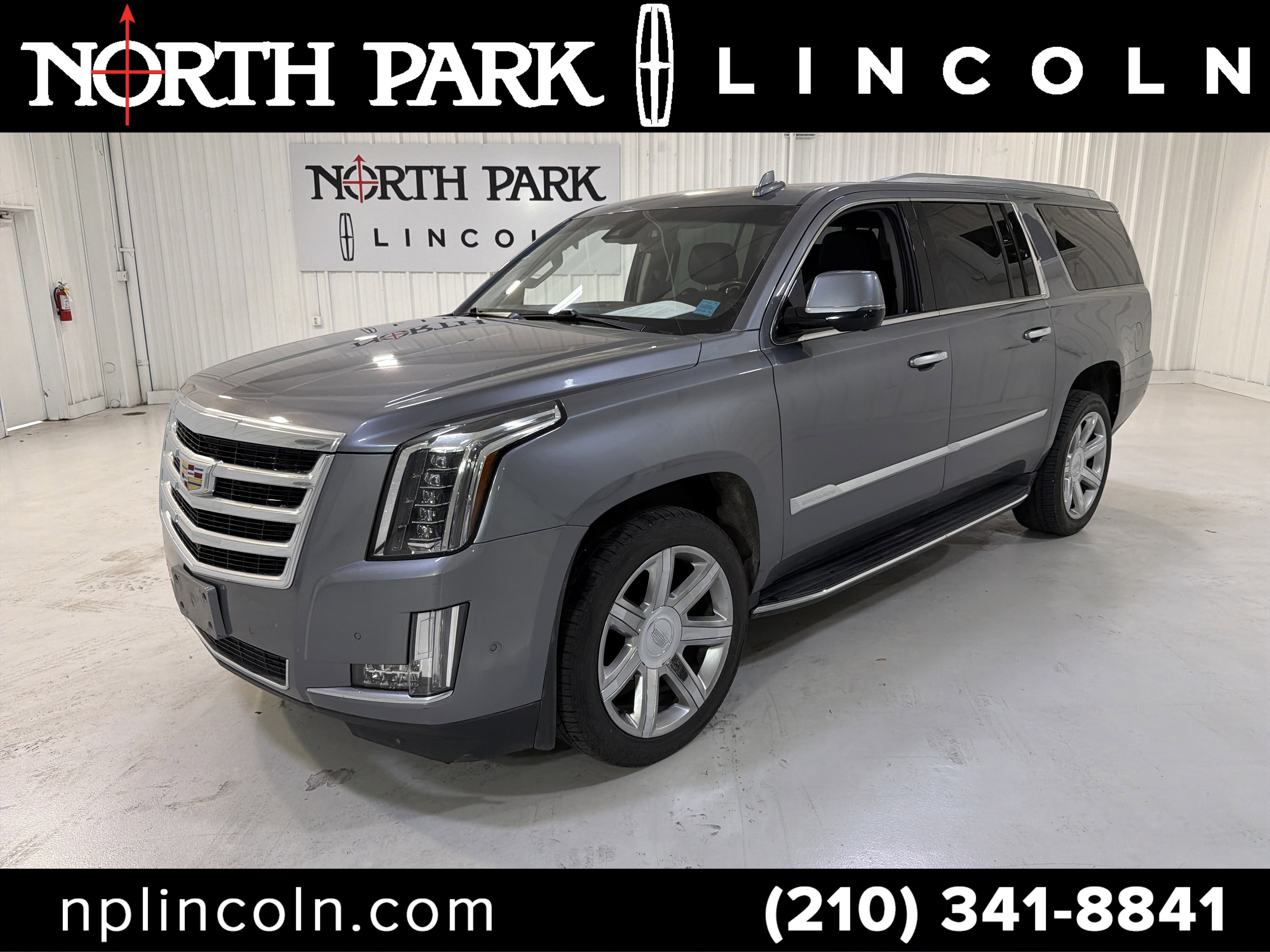 Used 2020 Cadillac Escalade ESV Luxury AWD/4WD image 1