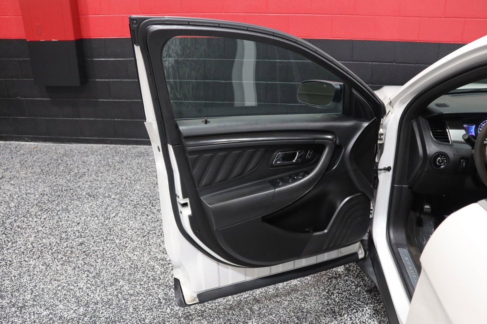 Used 2013 Ford Taurus SHO AWD/4WD image 31