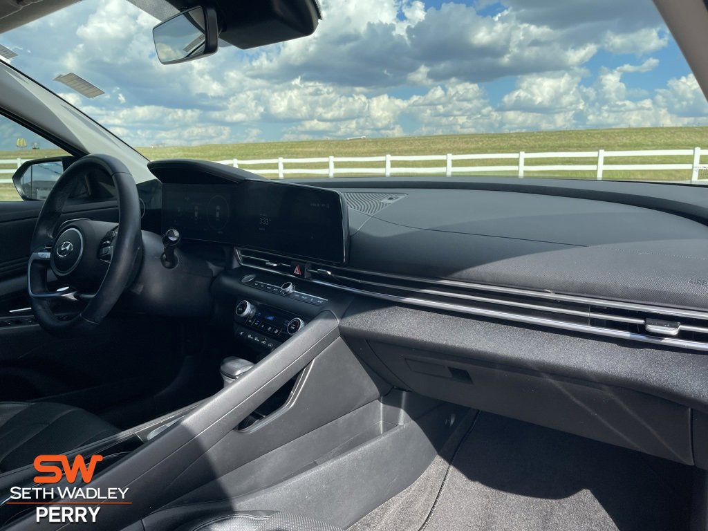 Used 2023 Hyundai Elantra Limited image 10