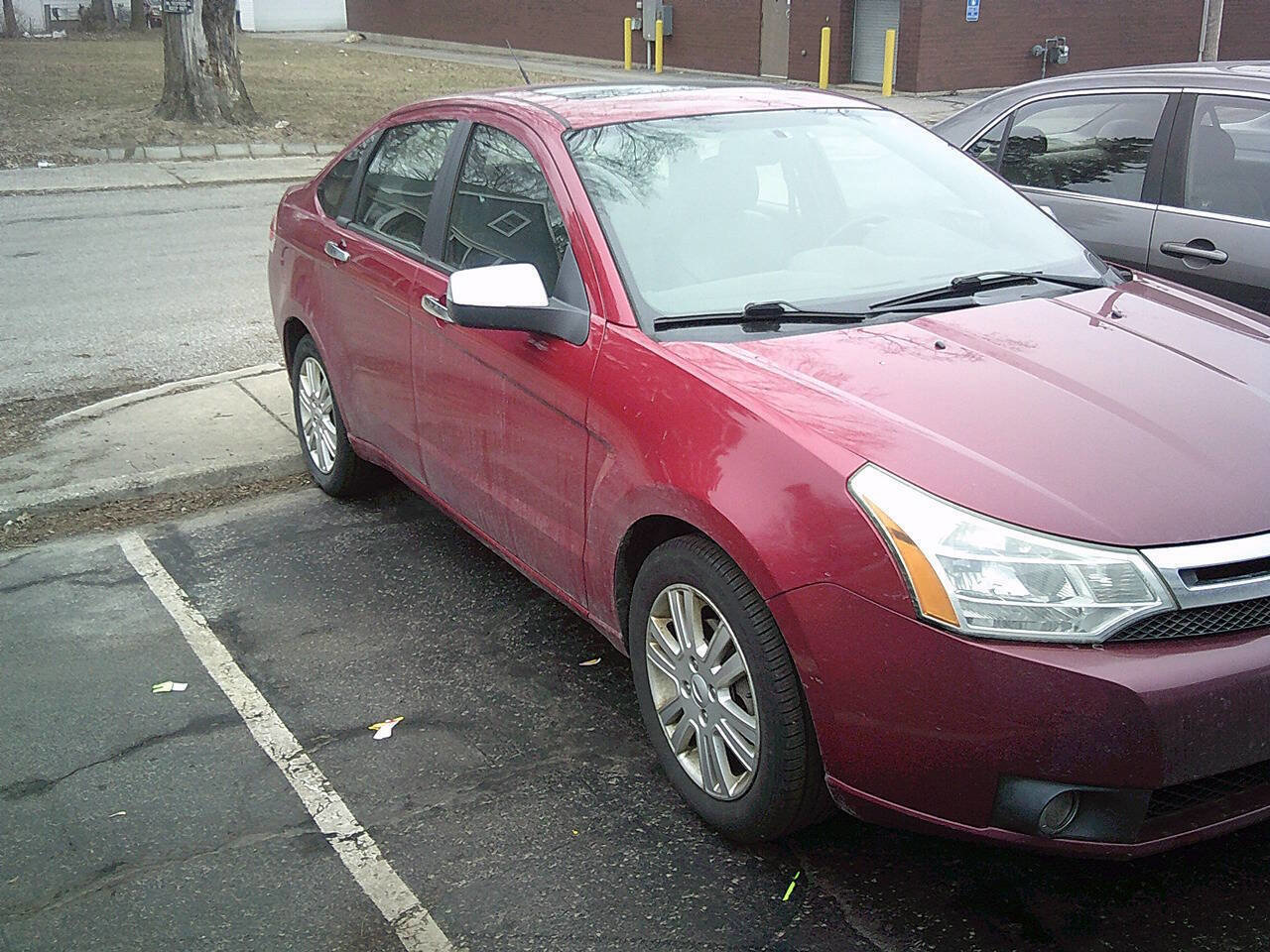 Used 2010 Ford Focus SEL FWD image 2