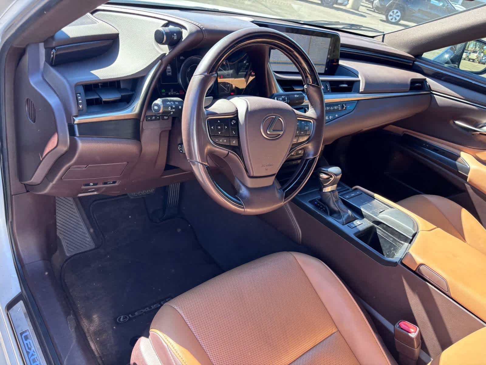 Used 2019 Lexus ES 300h w/ Premium Package FWD image 10