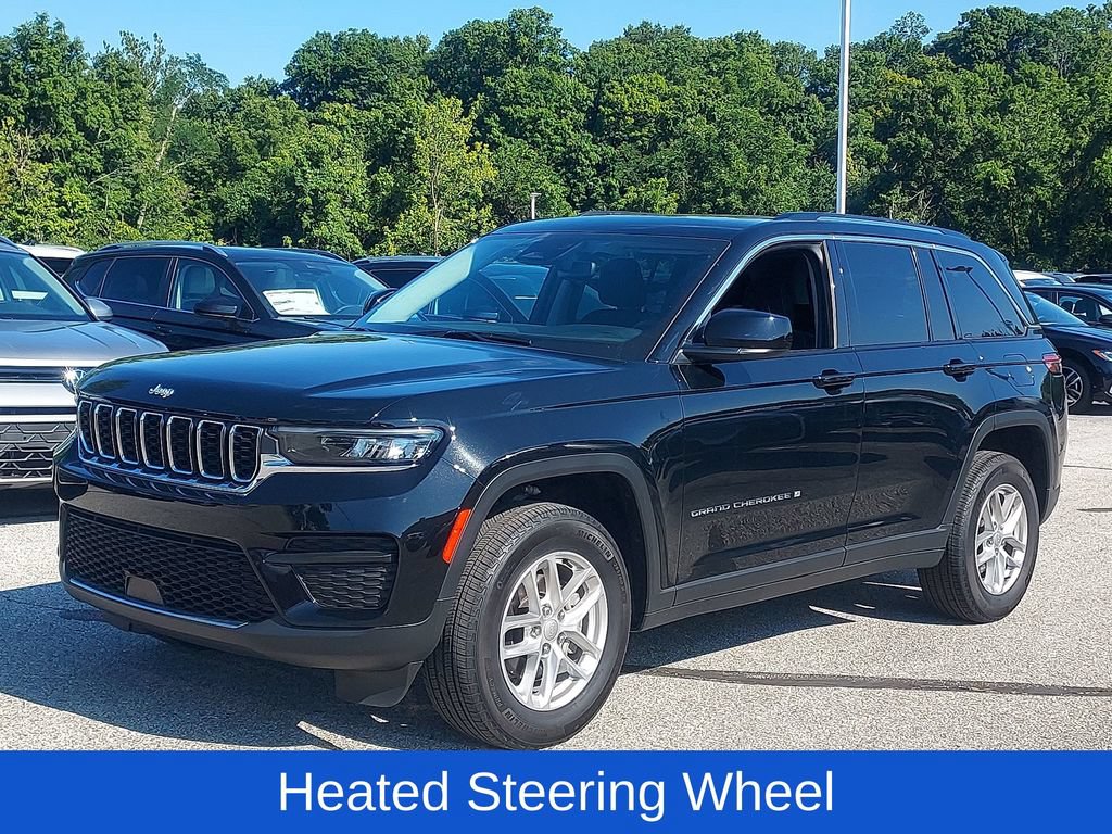 Used 2023 Jeep Grand Cherokee Laredo w/ Luxury Tech Group I AWD/4WD image 3