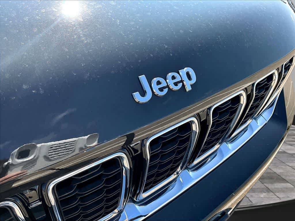 Used 2023 Jeep Grand Cherokee Limited w/ Trailer Tow Prep Group (B) AWD/4WD image 35