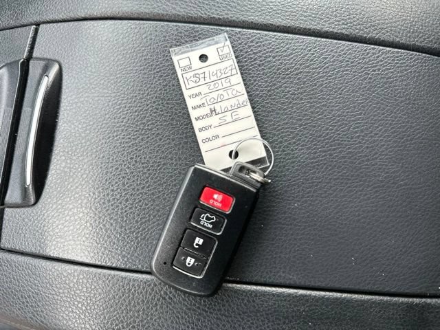 Used 2019 Toyota Highlander XLE AWD/4WD image 48