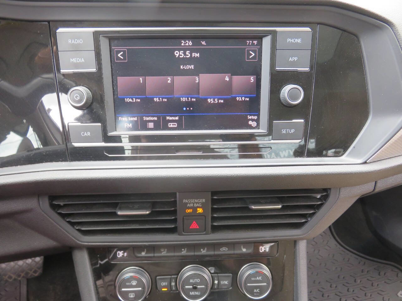 Used 2019 Volkswagen Jetta SE FWD image 17