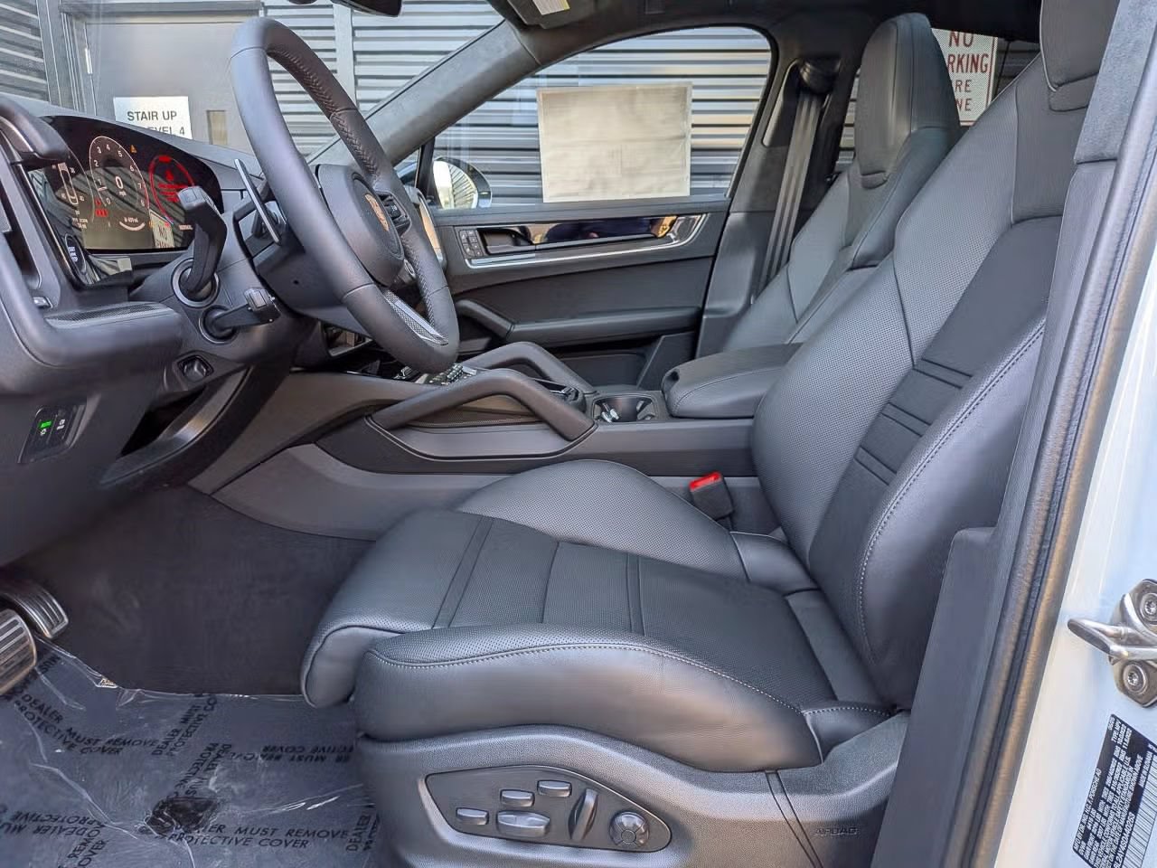 Certified 2025 Porsche Cayenne S AWD/4WD image 5