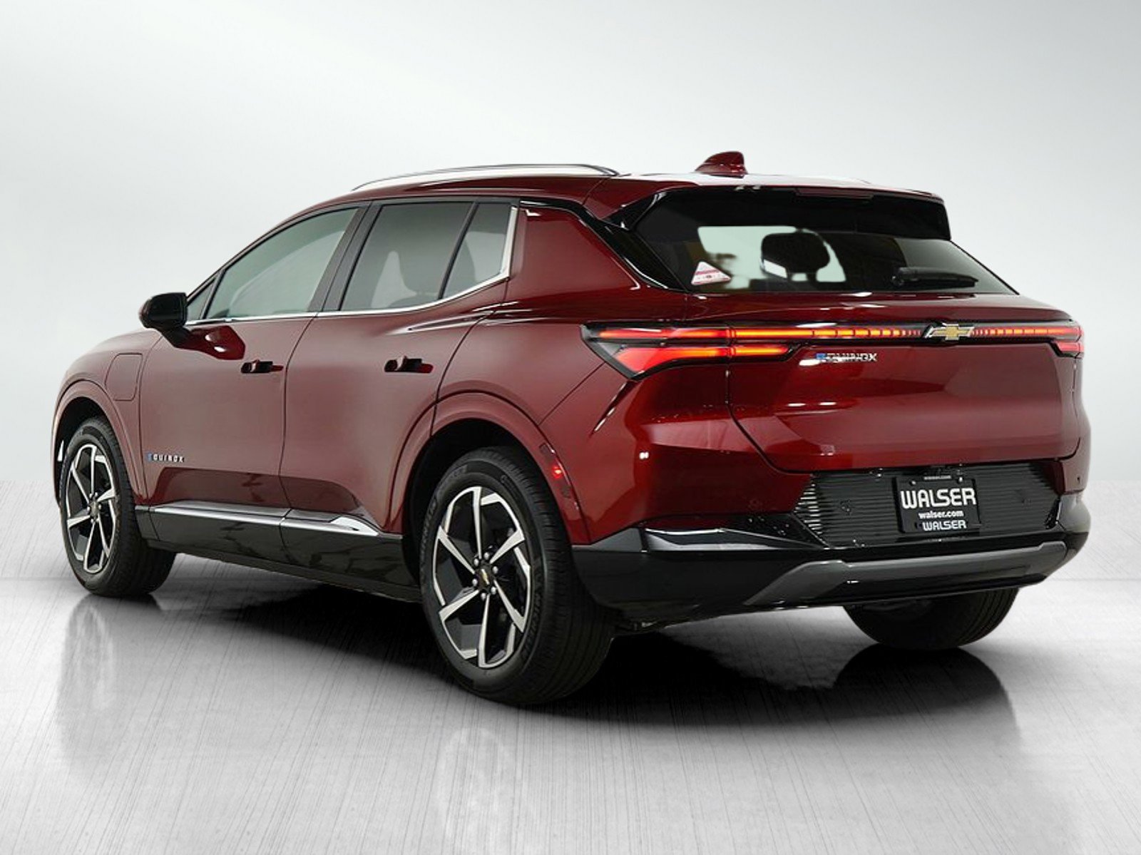 Used 2024 Chevrolet Equinox EV LT image 4