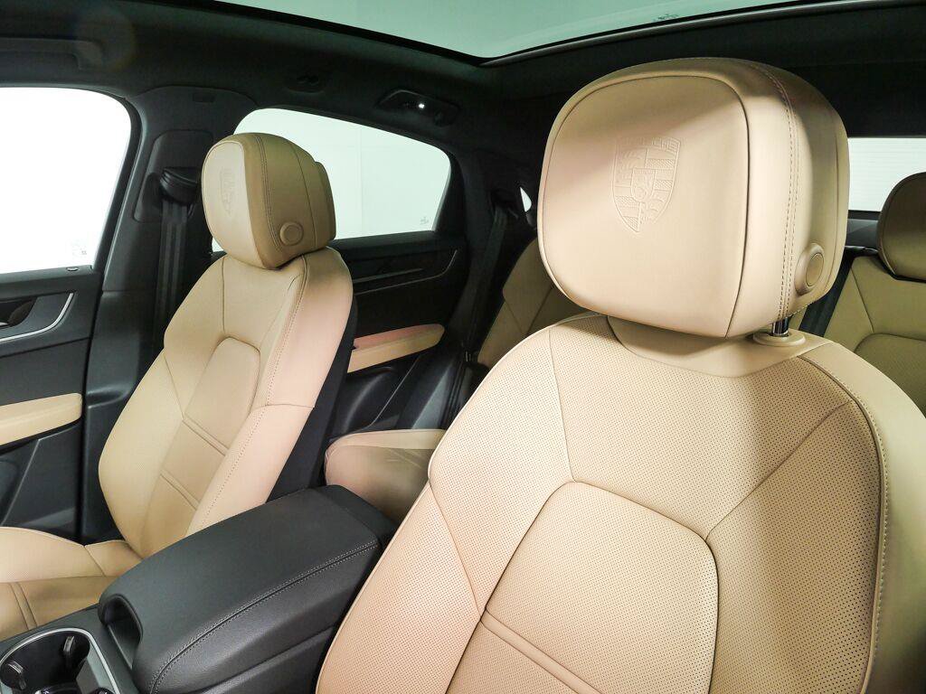 New 2026 Porsche Cayenne Coupe AWD/4WD image 5