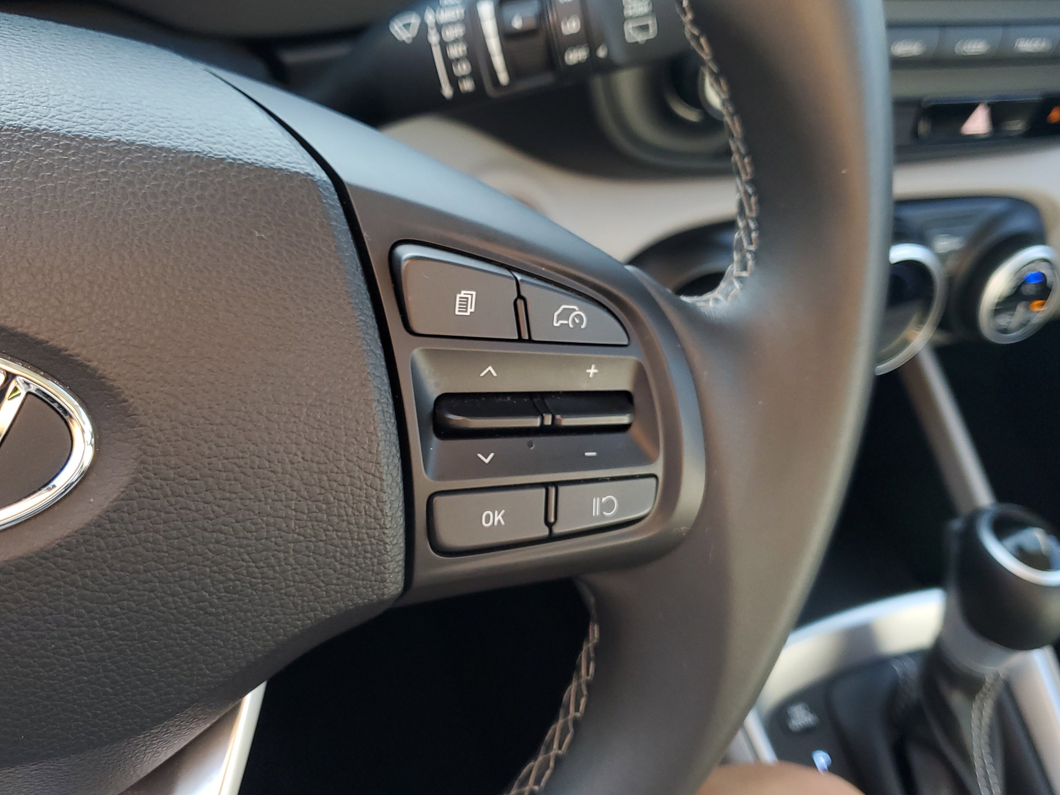 Used 2025 Hyundai Venue SEL FWD image 23