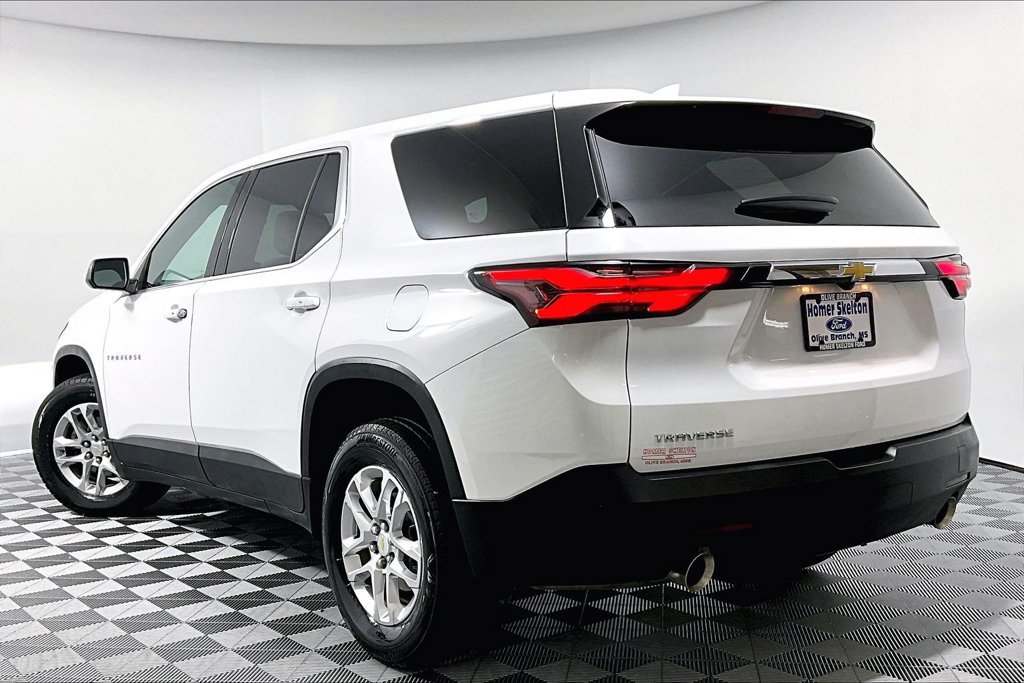 Used 2023 Chevrolet Traverse LS FWD image 11