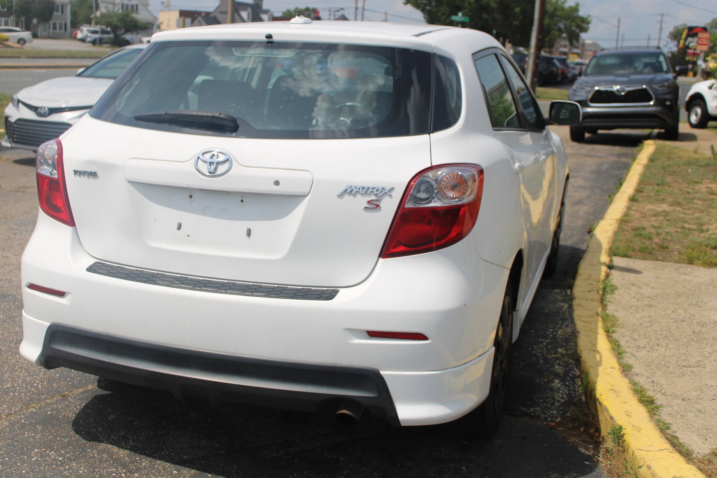 Used 2009 Toyota Matrix S w/ Preferred Accessory Pkg FWD image 7
