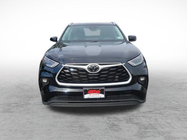 Certified 2026 Toyota Highlander XLE AWD/4WD image 2
