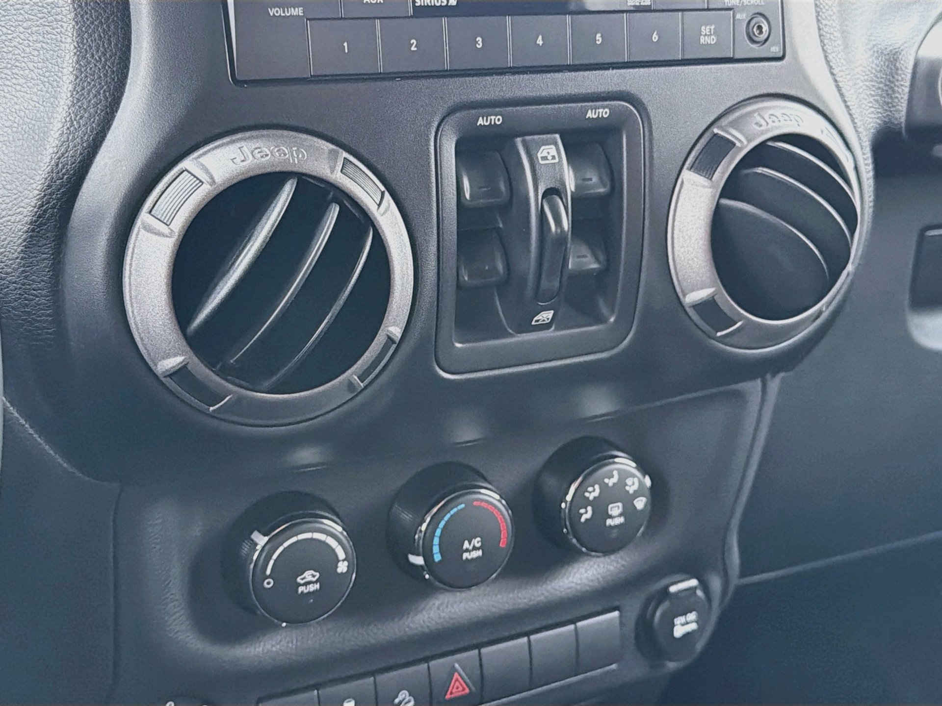 Used 2015 Jeep Wrangler Unlimited Sport w/ Quick Order Package 24S AWD/4WD image 29