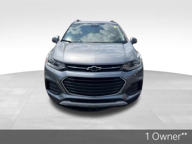 Used 2020 Chevrolet Trax LT w/ Driver Confidence Package FWD image 2
