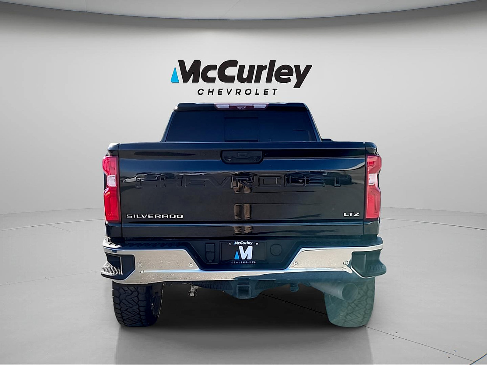 Used 2020 Chevrolet Silverado 3500 LTZ w/ LTZ Premium Package AWD/4WD image 6
